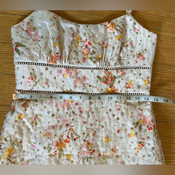 NWOT MONIQUE LHUILLIER
Wildflower Jacquard Mermaid Gown
In Ecru Sz 4. - Picture 13 of 15